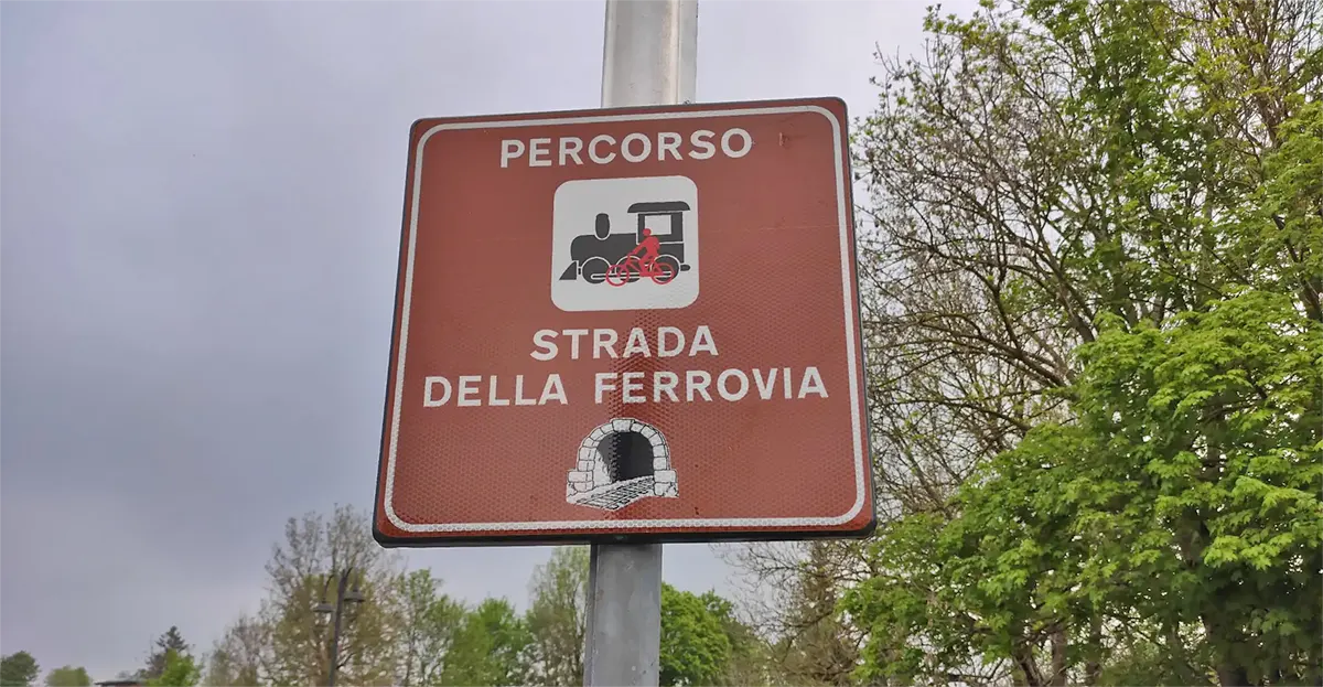 strada vecchio trenino asiago segnaletica