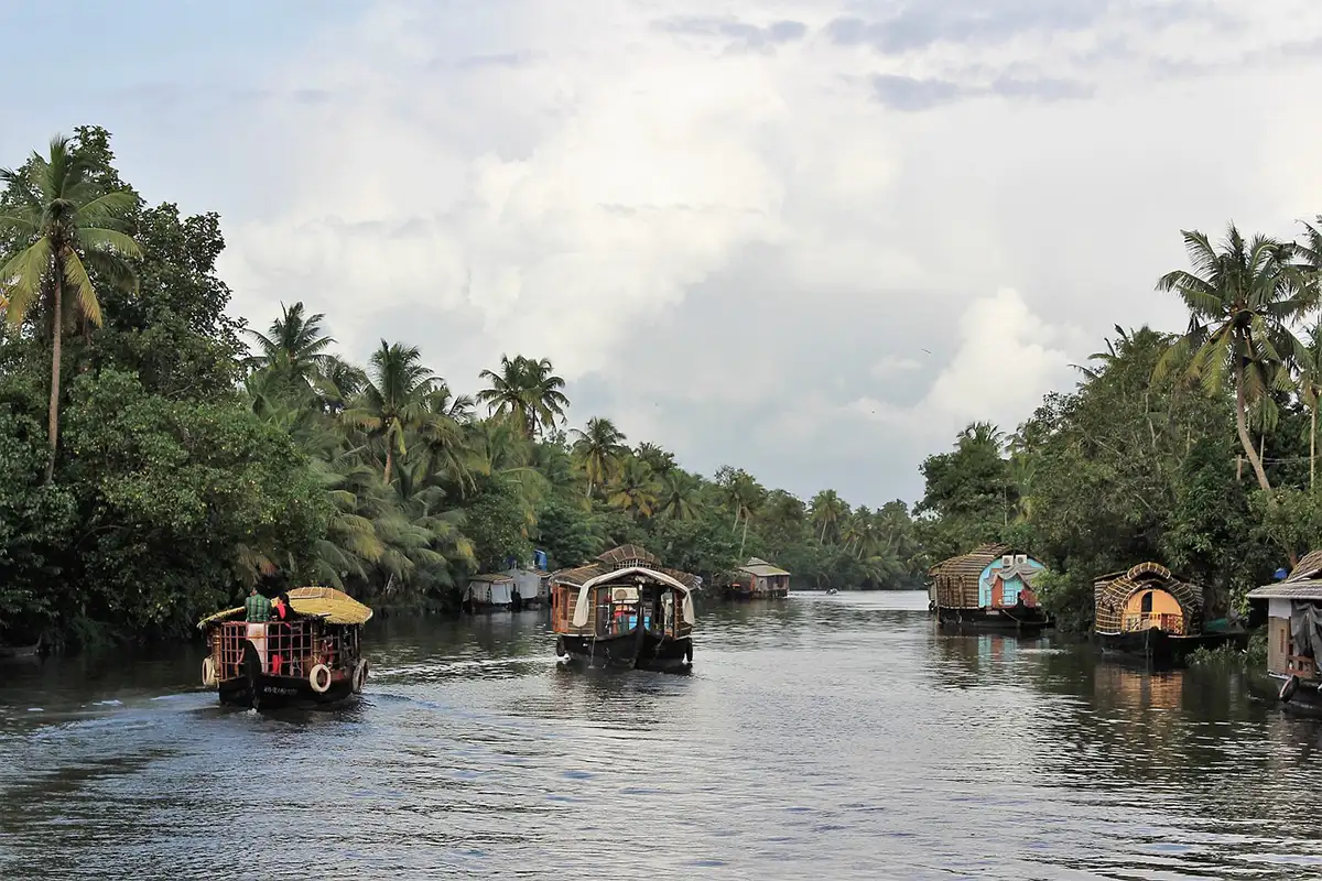 houseboats kerala backwaters