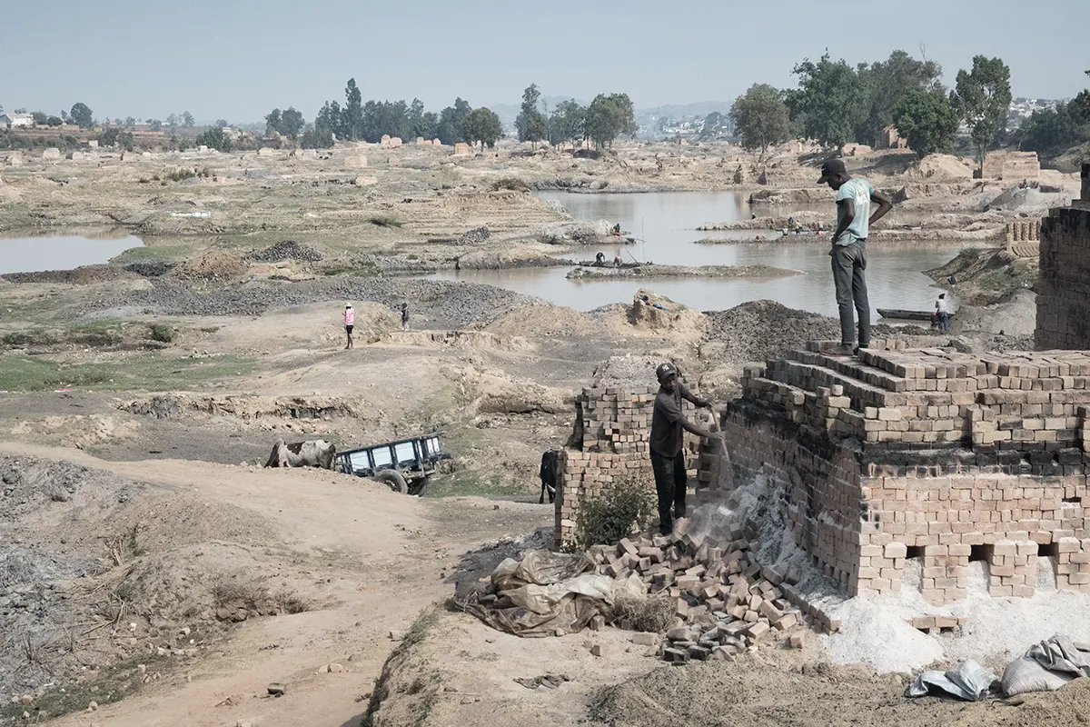 01 madagascar antananarivo fabbrica mattoni