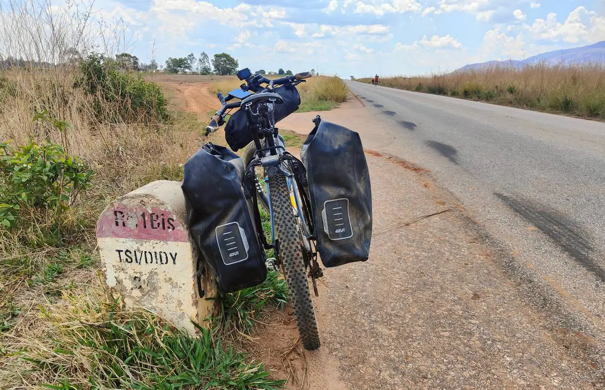 madagascar bikepacking strada tsididy