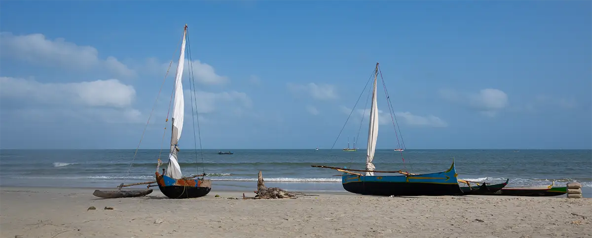 madagascar spiaggia morondava barche