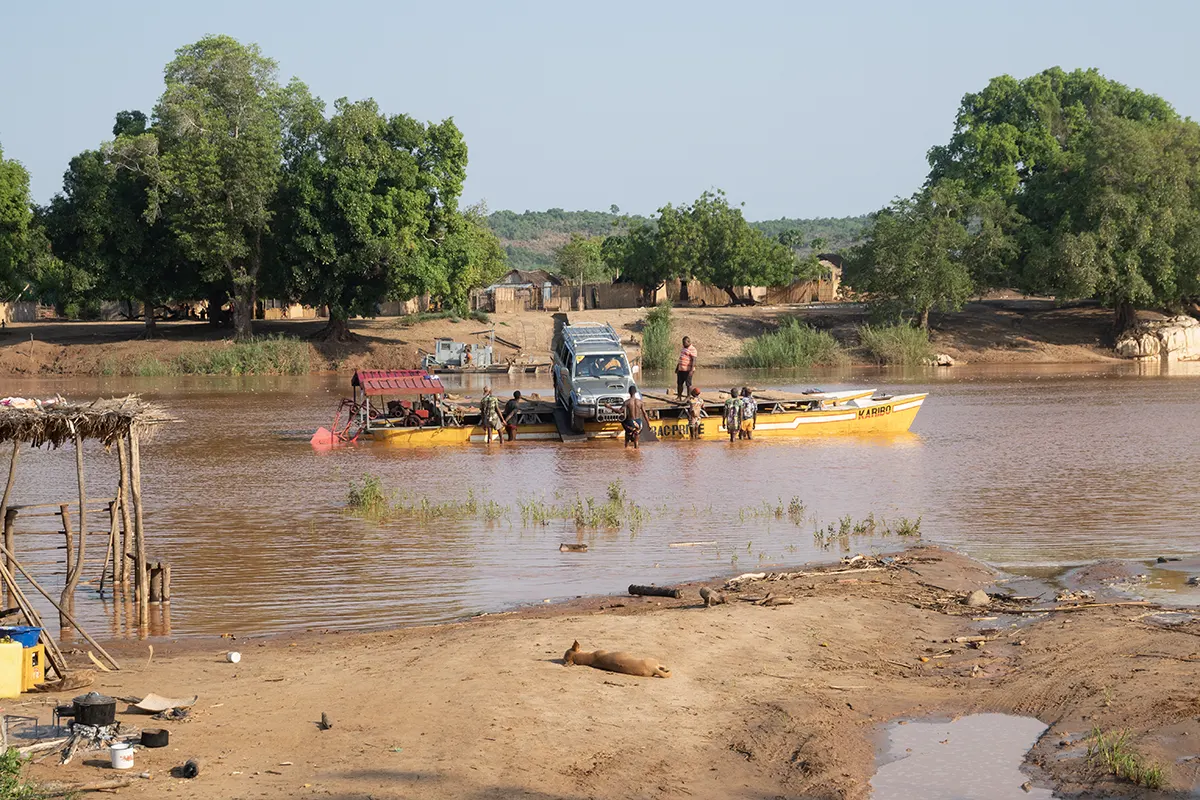 madagascar attraversamento 4wd manambolo