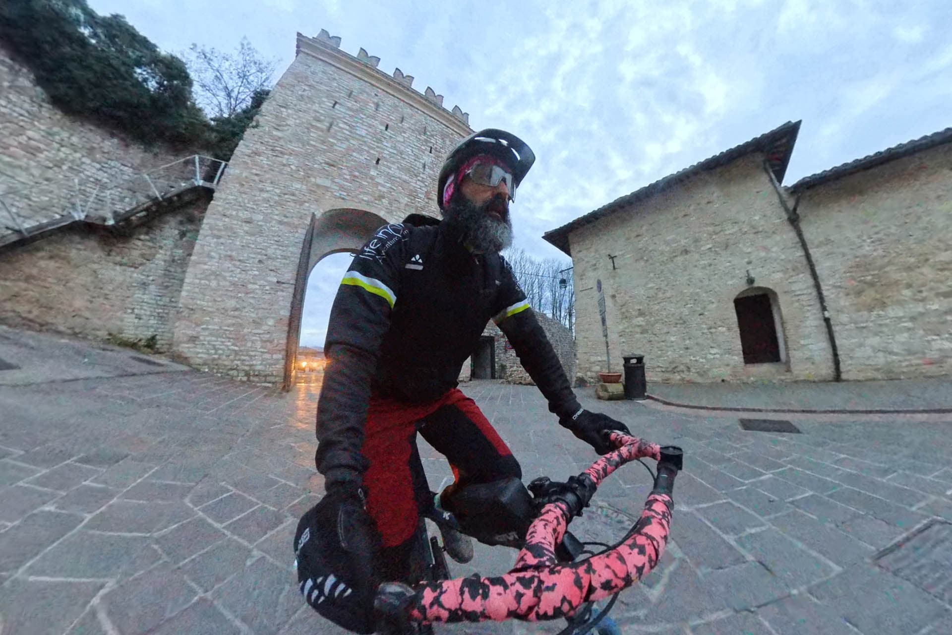 In sella tra i borghi: viaggio sulla ciclovia Assisi-Spoleto