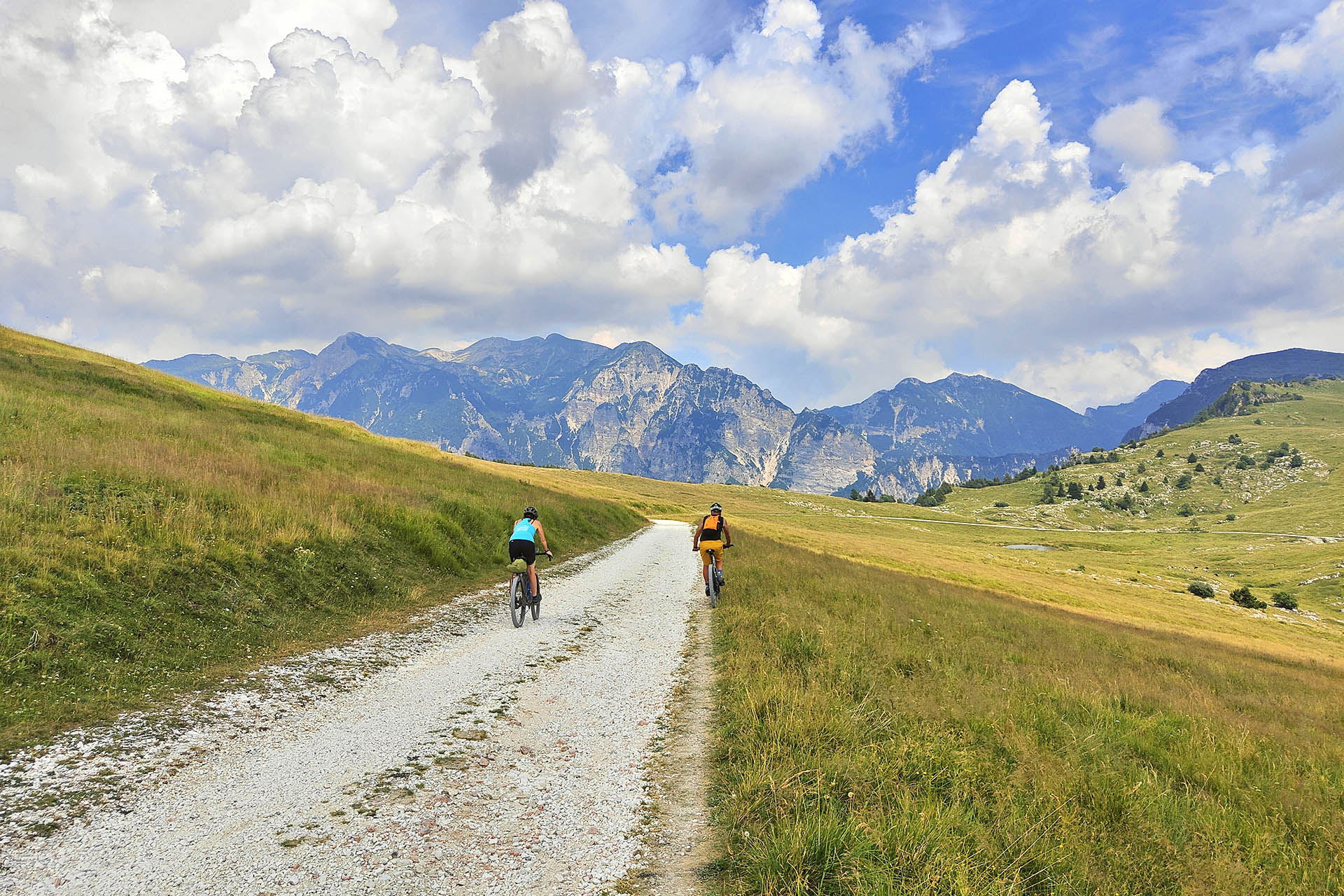 Lessinia in gravel: un paradiso di pietra tra la Valpolicella e le Piccole Dolomiti