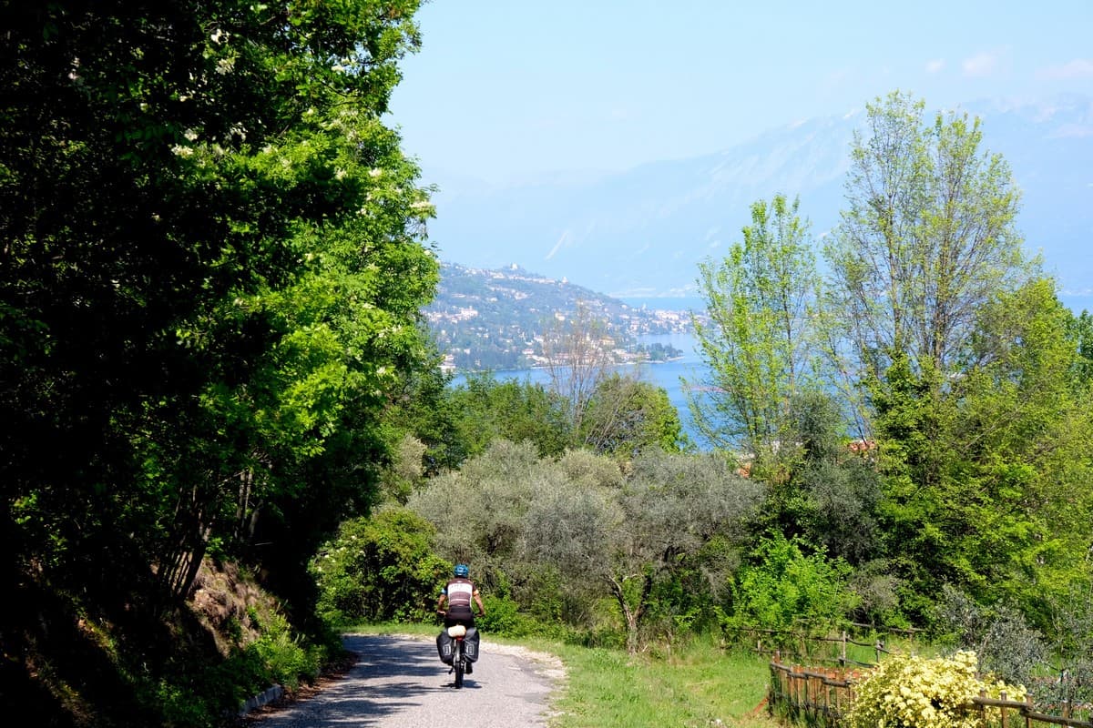 viaggio in bici elettrica ciclabile valtenesi