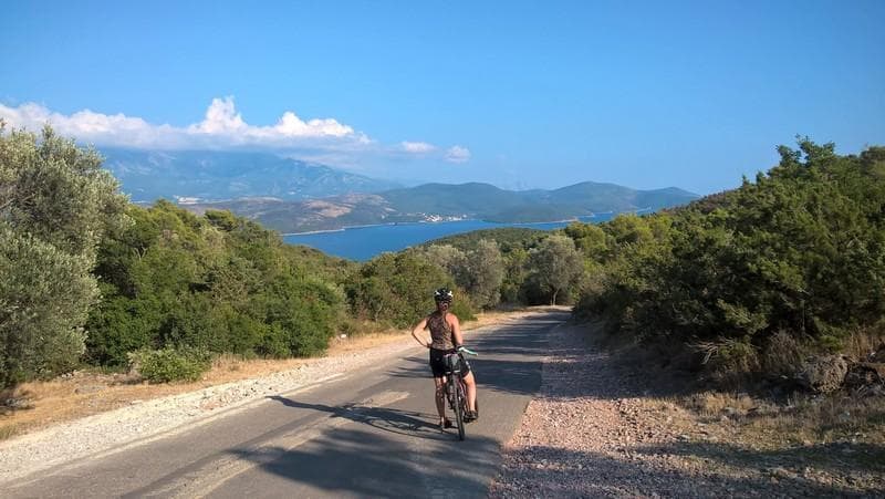 in bici verso il mare