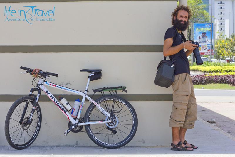 viaggiando in bici borneo