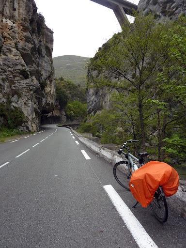 Sotto la pioggia in bici