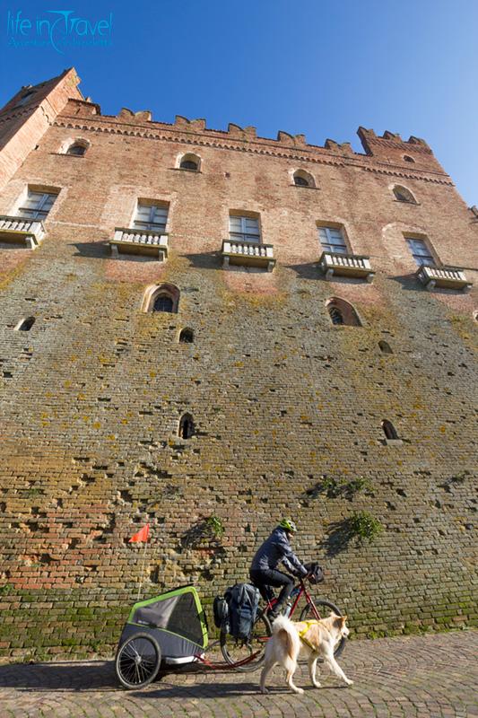 Piedmont bike tour castello di montemagno