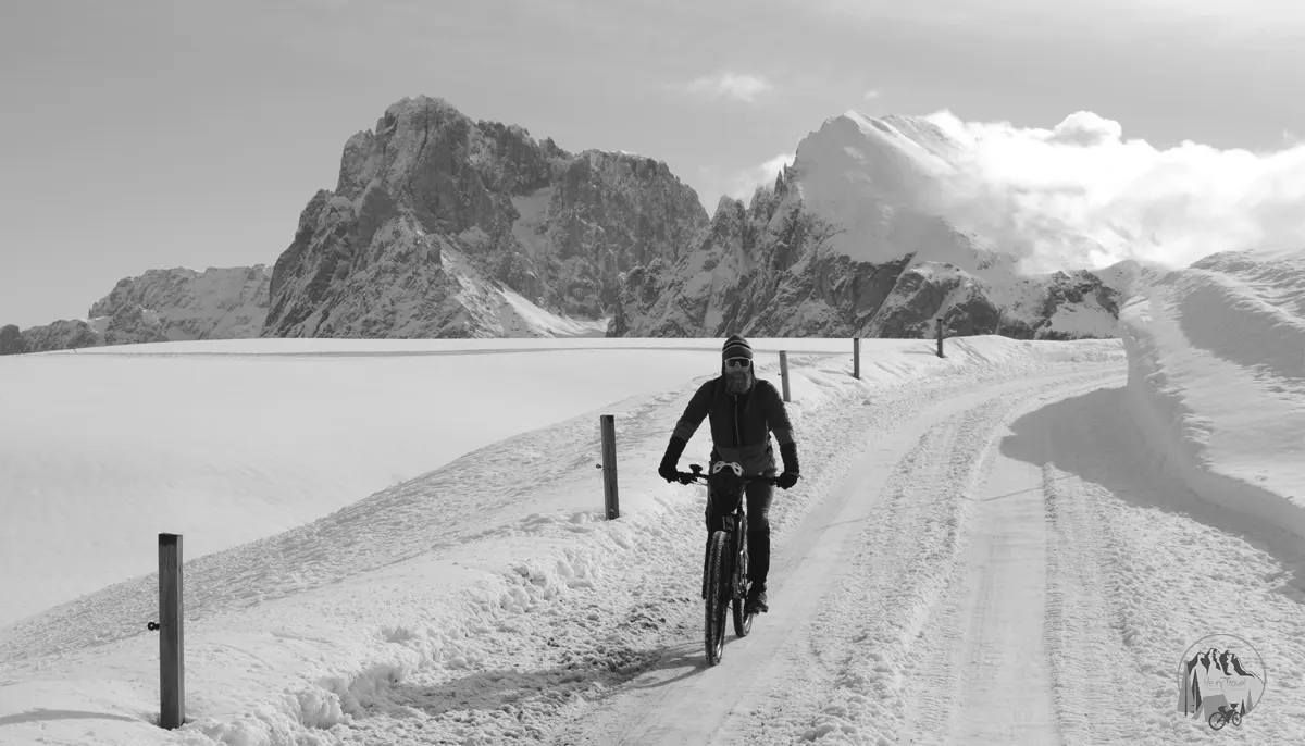 sciliar sulla neve in bici