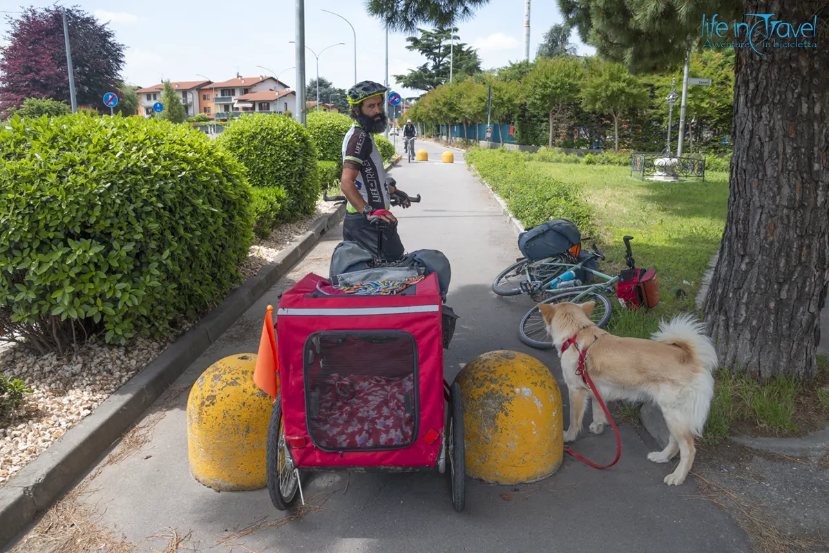 Anello lago d'iseo mantova garda in bici passaggio stretto ciclabile