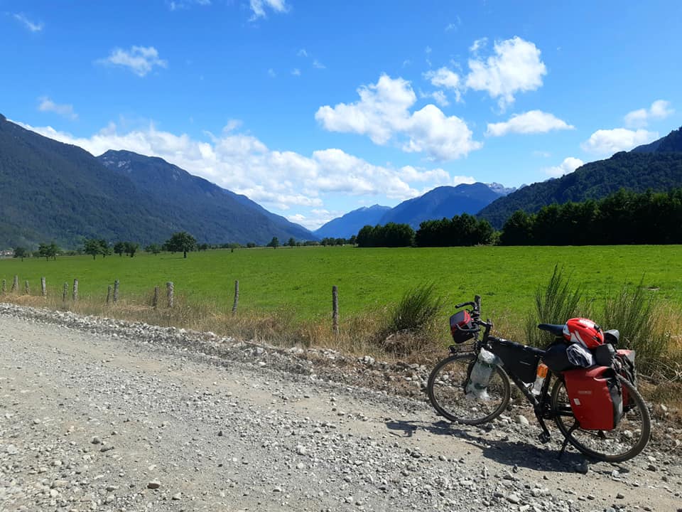 sterrato verso il vulcano osorno