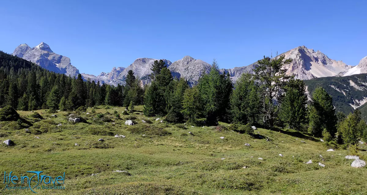 Tofane lungo il giro dei 5 rifugi MTB