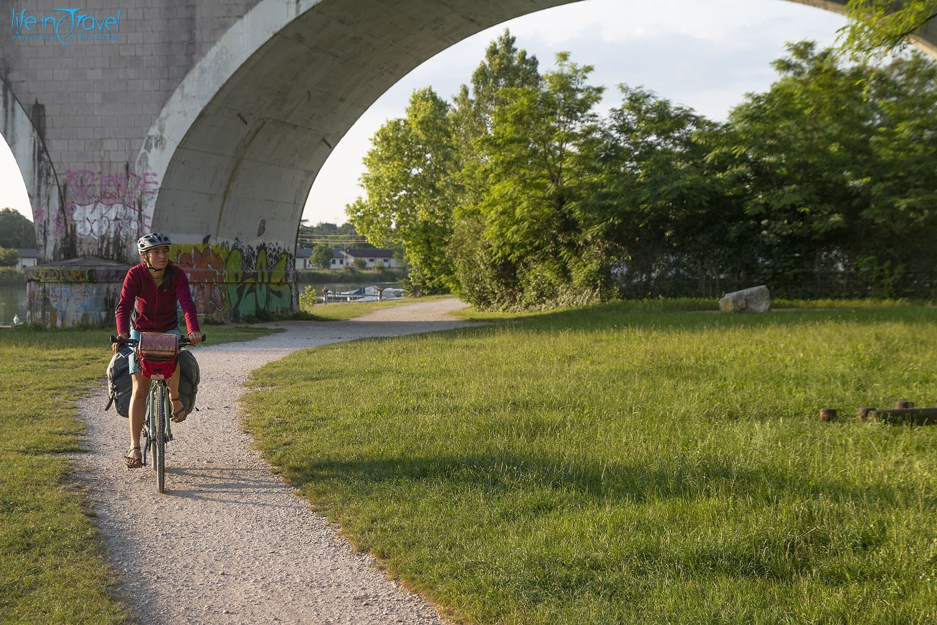 Peschiera - Mantova Cycle Route: along Mincio river by bicycle