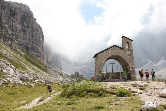 Al rifugio Brentei: trekking nelle Dolomiti di Brenta in Trentino