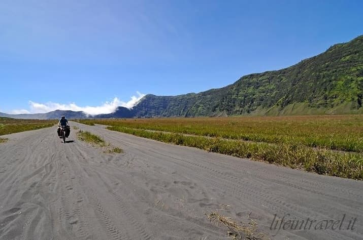 Il giro del mondo in bici in... 10 anni, la storia di Wang Bo Ren