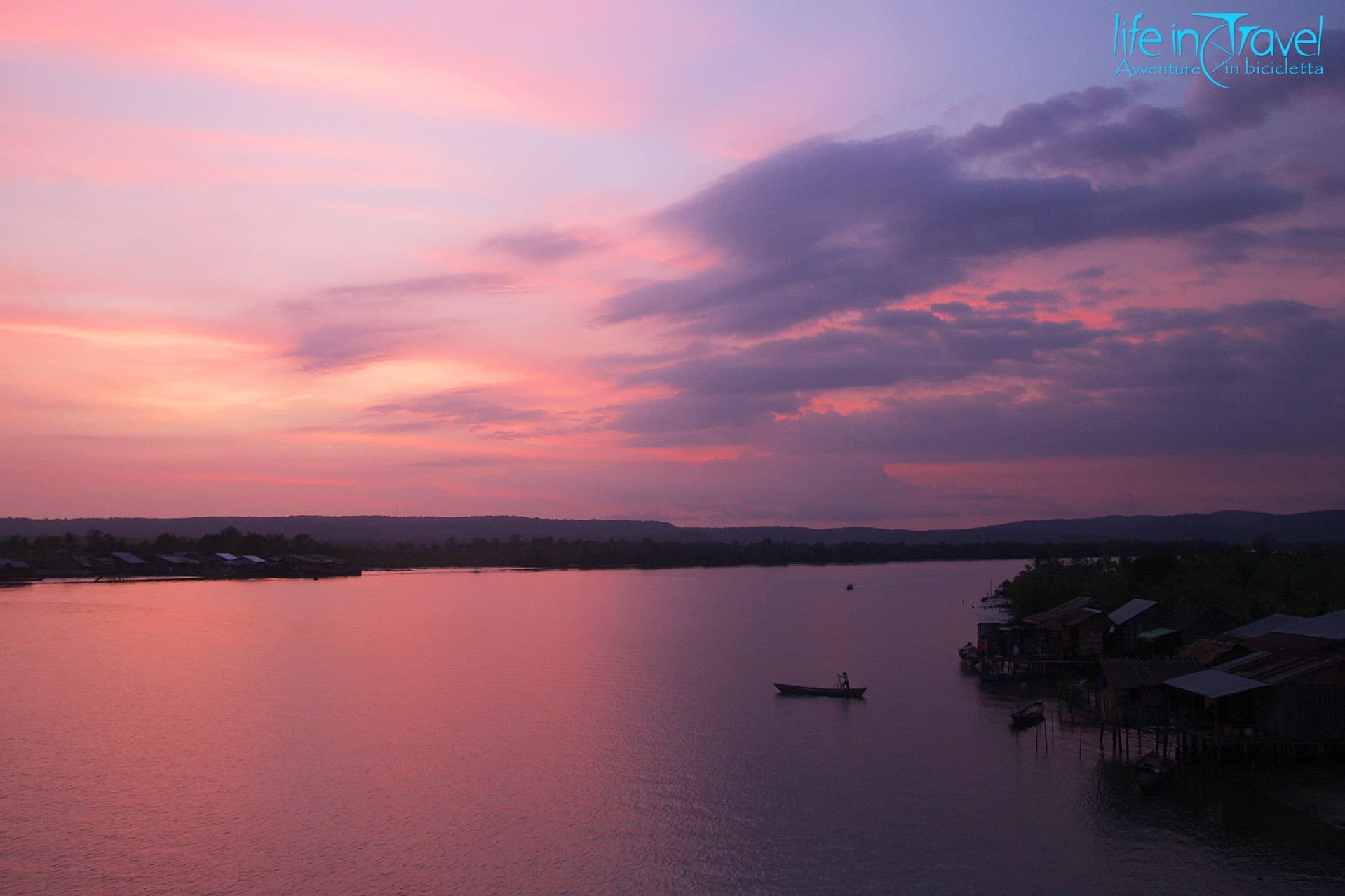 Tramonto villaggio Cardamomi