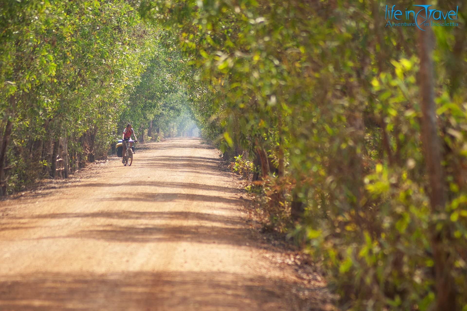 Il lago Tonle Sap in bicicletta