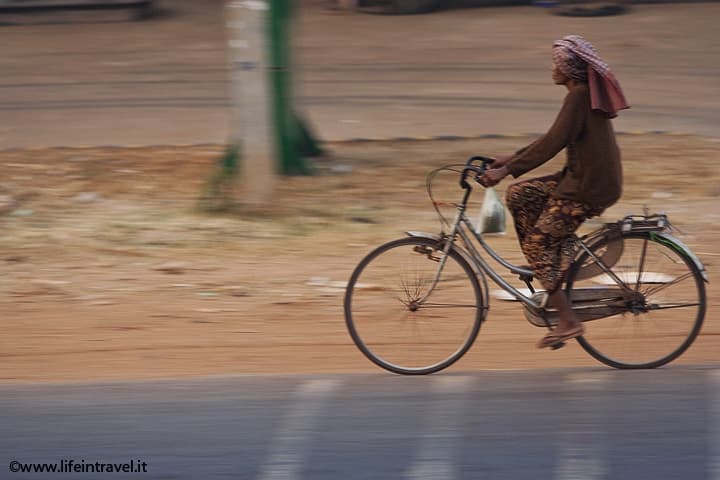 Donne in bicicletta: viaggio ad ostacoli per il mondo