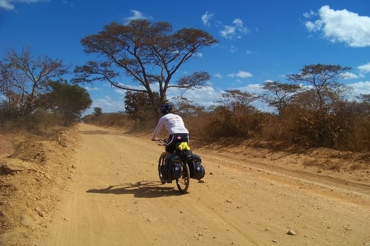 Una bici in bamboo in viaggio da Lusaka a Londra: intervista a Matteo Sametti