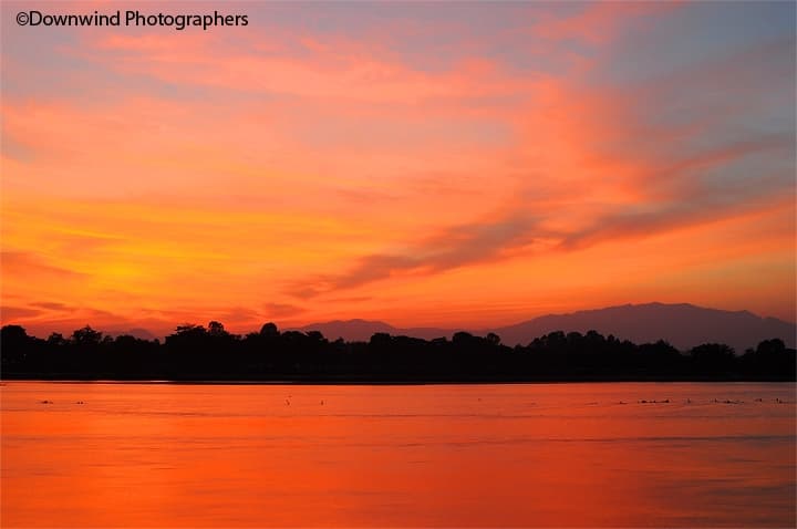 Tramonto sul fiume Ping in Asia