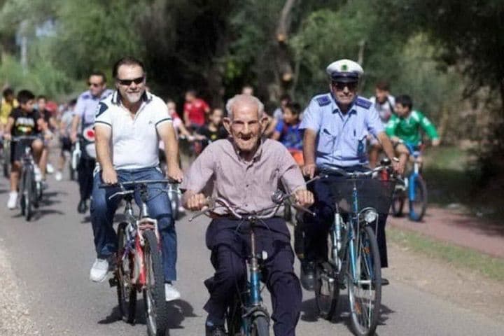 Tziu Giuliu: 101 anni in bicicletta in barba all'età