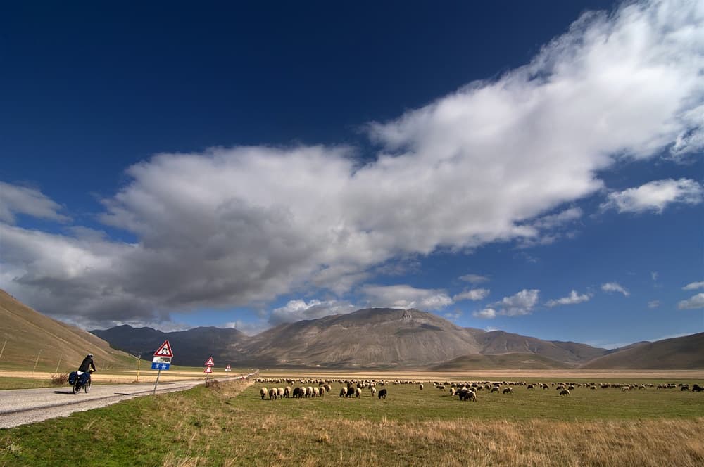 Piana di Castelluccio in bici