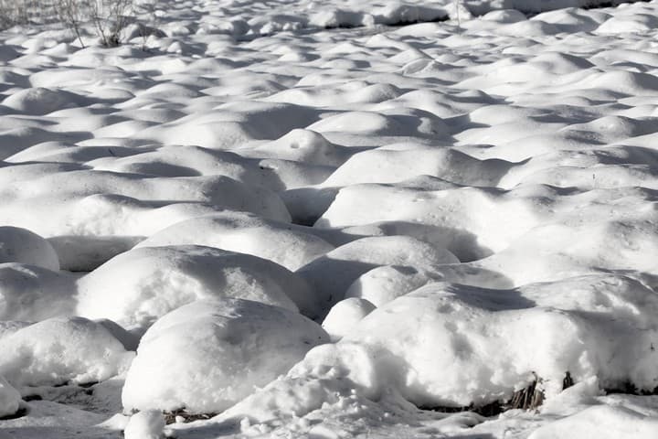 Lago di Tret gobbe di neve