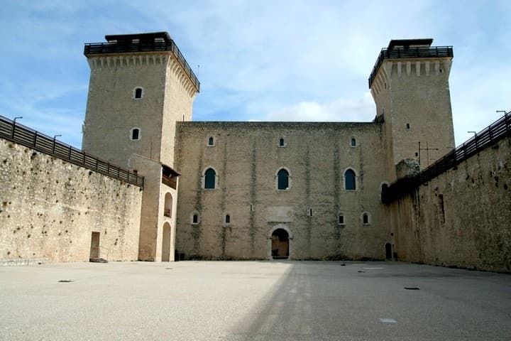 Cosa vedere a Spoleto: la rocca Albornoziana