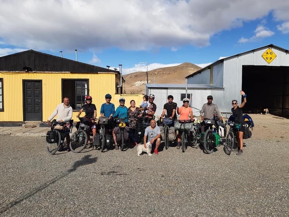 cicloviaggiatori verso il Perito Moreno in bici