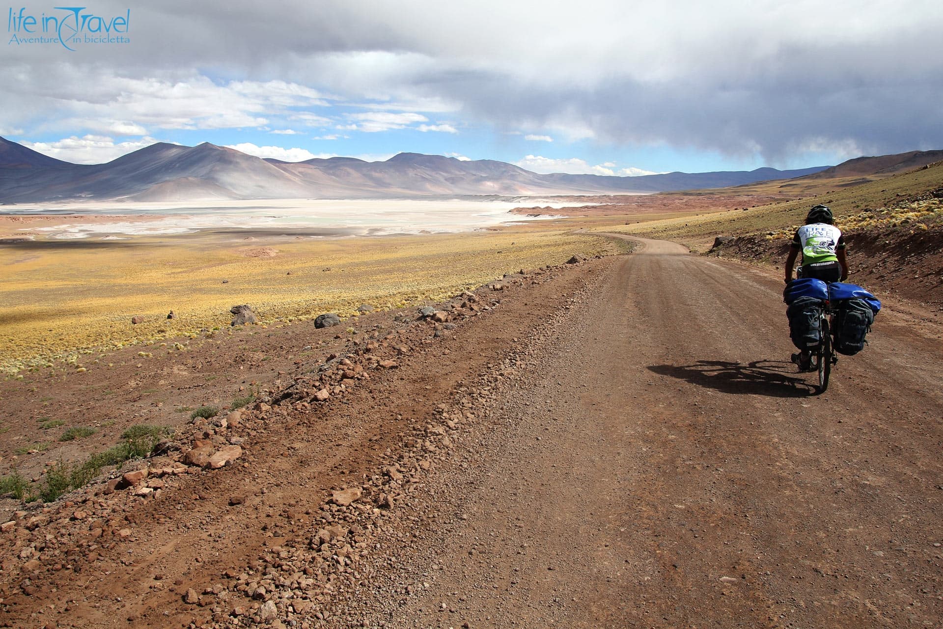 strada delle lagune in Bolivia in bicicletta