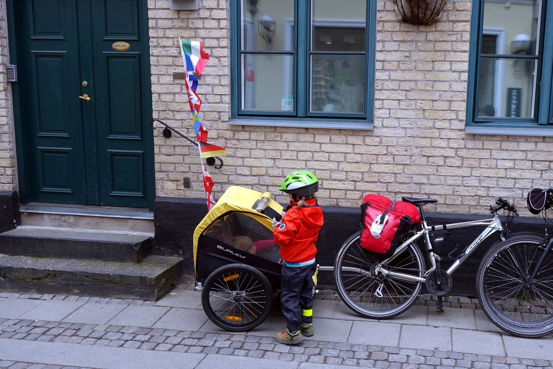 Abbigliamento per viaggiare con i bimbi in bici