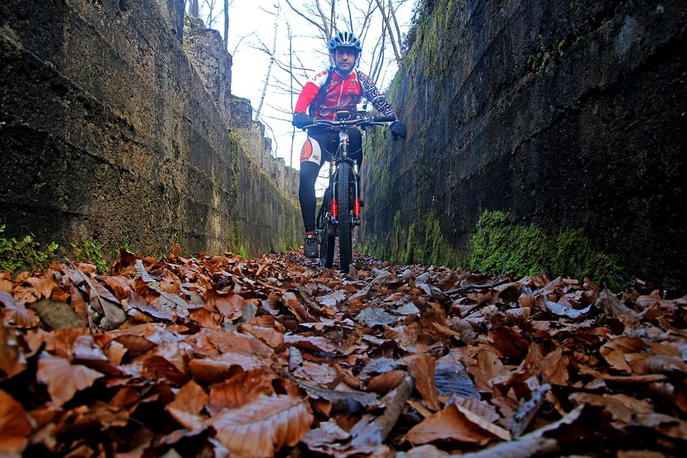 Mountain bike in trincea