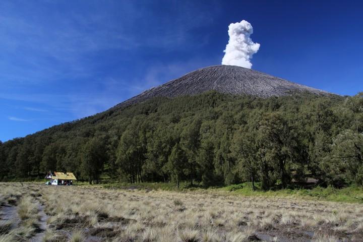 semeru fumante