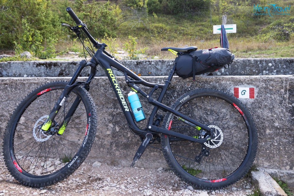 Borsa bikepacking Terrapin della Revelate Designs