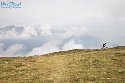 Discesa dal Piz Tri in MTB